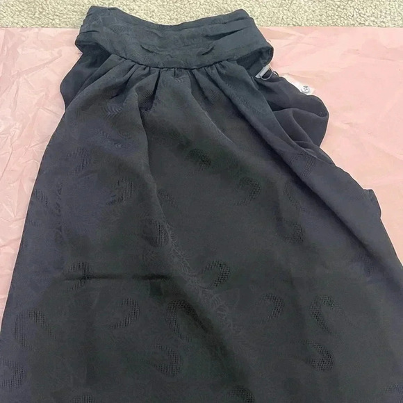 Tahari Sleevless Blouse - Picture 1 of 5